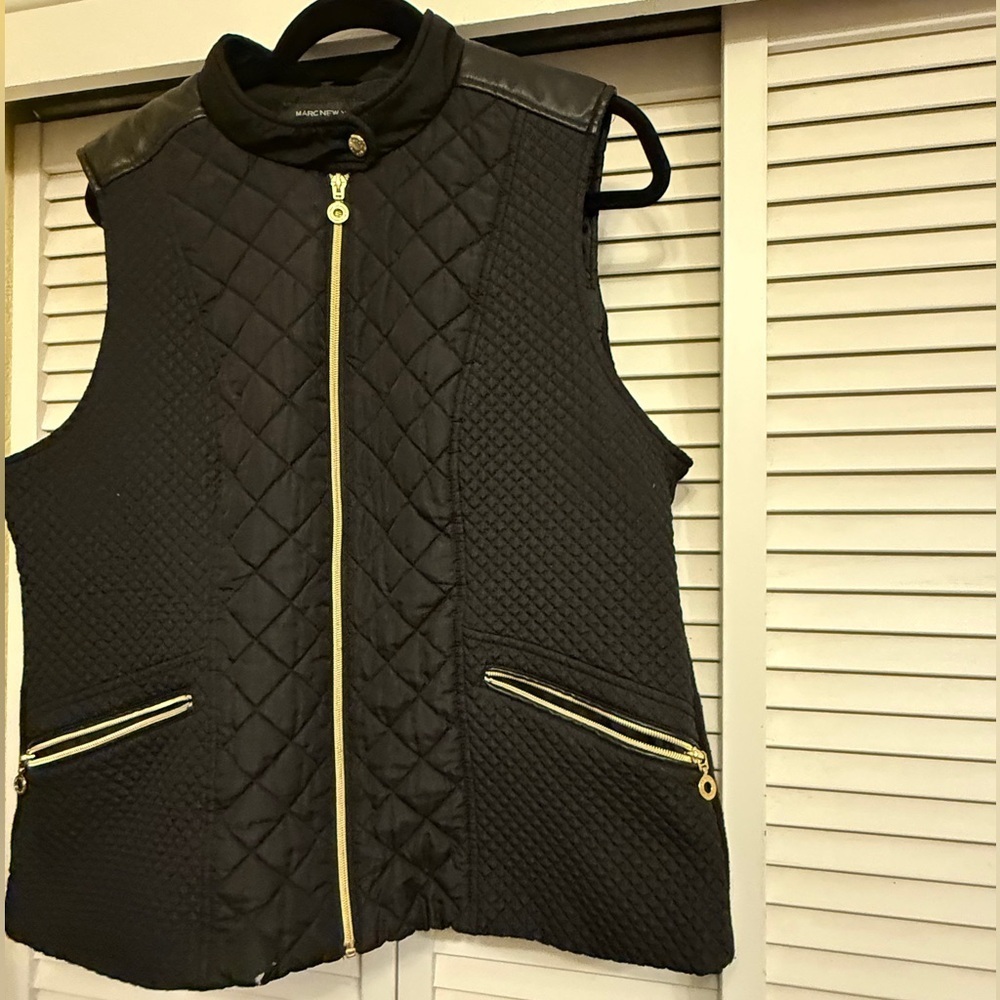 Marc New York Black Quilted Vest with Gold Zippers Women’s Sz XL Andrew Marc